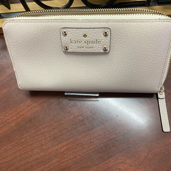 kate spade Handbags - Kate Spade Cream Wallet